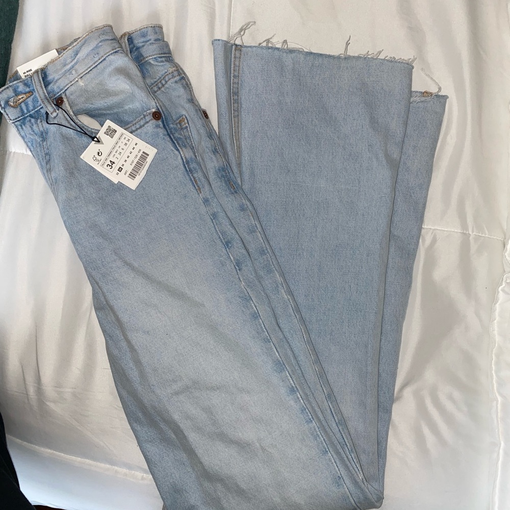ZARA never been worn size 34 (2) high rise jeans. Wide leg.